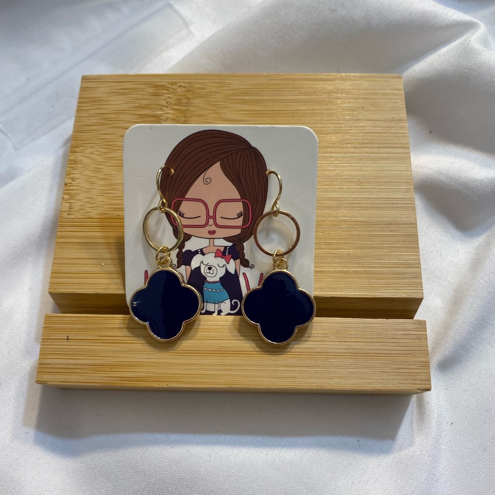 EARRINGS AND SIMPLE - Picture 6 of 7